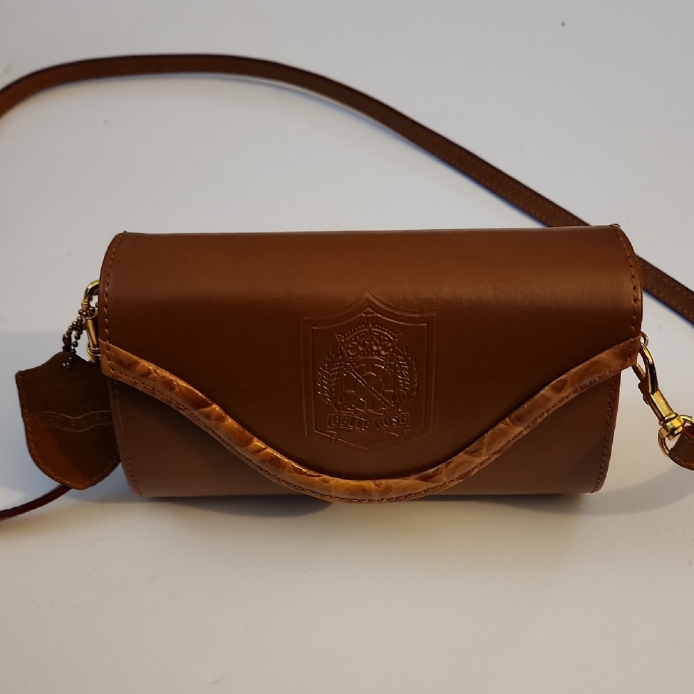 Belle Rose Vintage Leather Crossbody Bag.